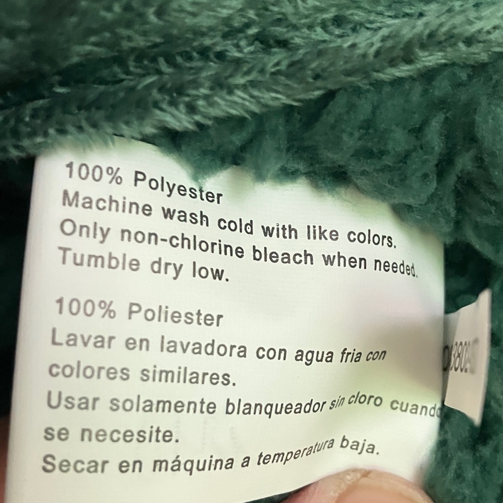 Cozy Green and White Sherpa Throw Blanket - Picture 9 of 9
